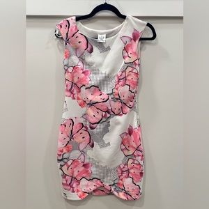 Body con dress. Floral.